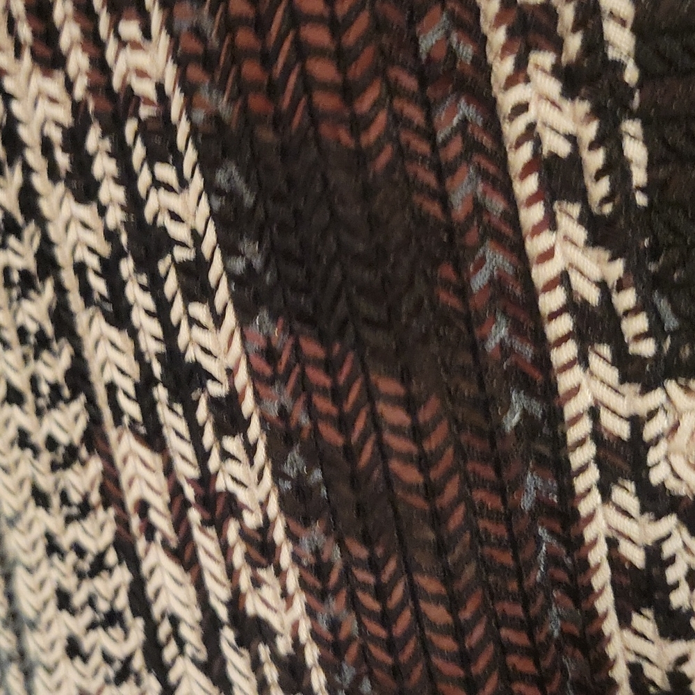 Crocheted Pattern Top - Picture 7 of 7